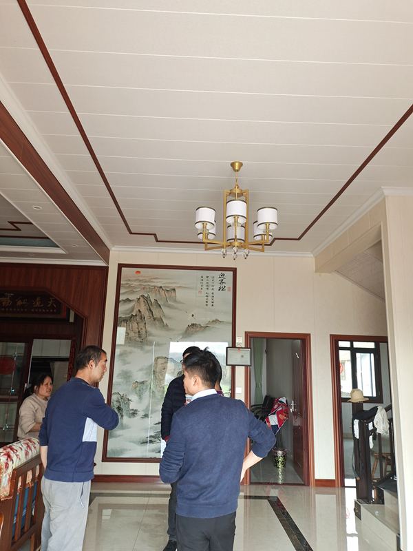 轻钢老大带领施工团队给老业务拜年送福利!(图5) 睿婕轻钢别墅