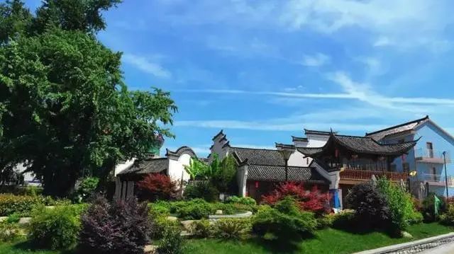 从经济的角度来看如何建设宜居宜业的美丽乡村(图2) 睿婕轻钢别墅