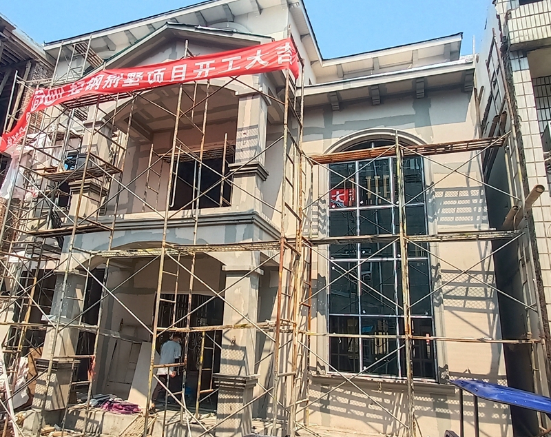 重钢别墅屋顶可以用轻钢吗?