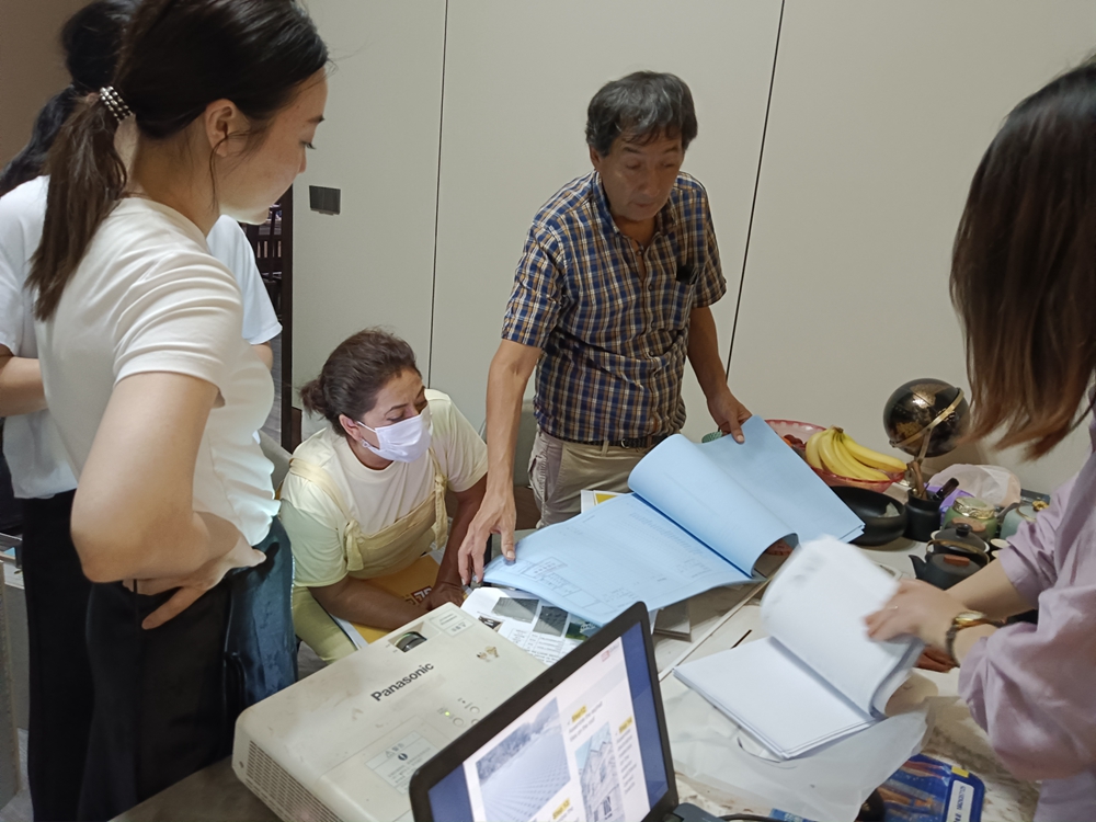厄瓜多尔建筑商考察睿婕工厂：轻钢别墅出口南美，合作前景广阔！(图2)