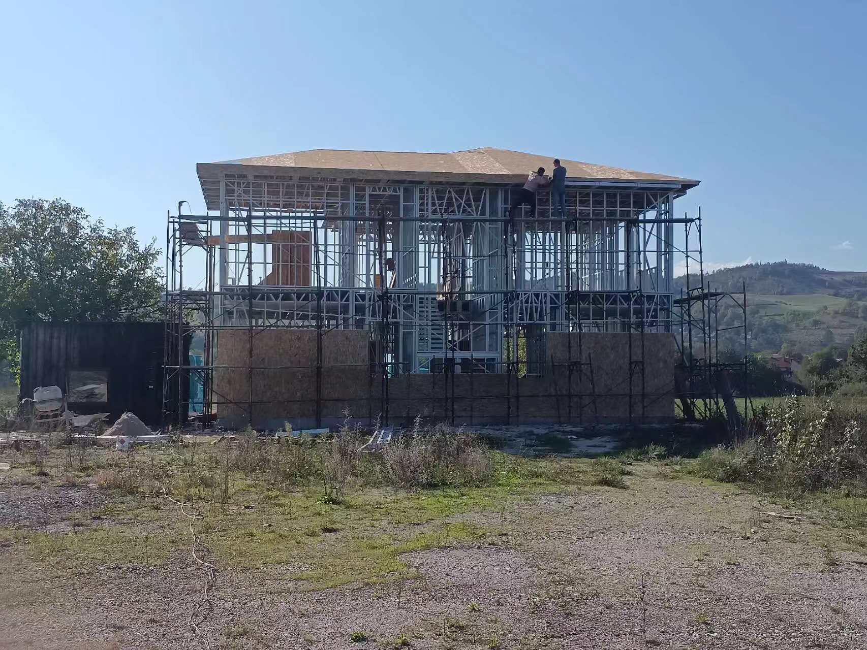 轻钢别墅施工难度分析:解锁现代建筑的高效之道