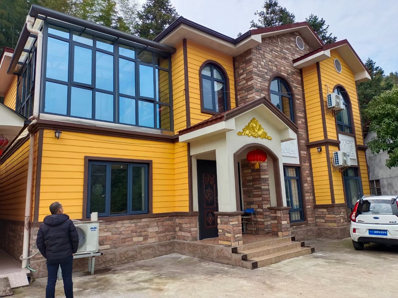 汉良搭建的轻钢别墅