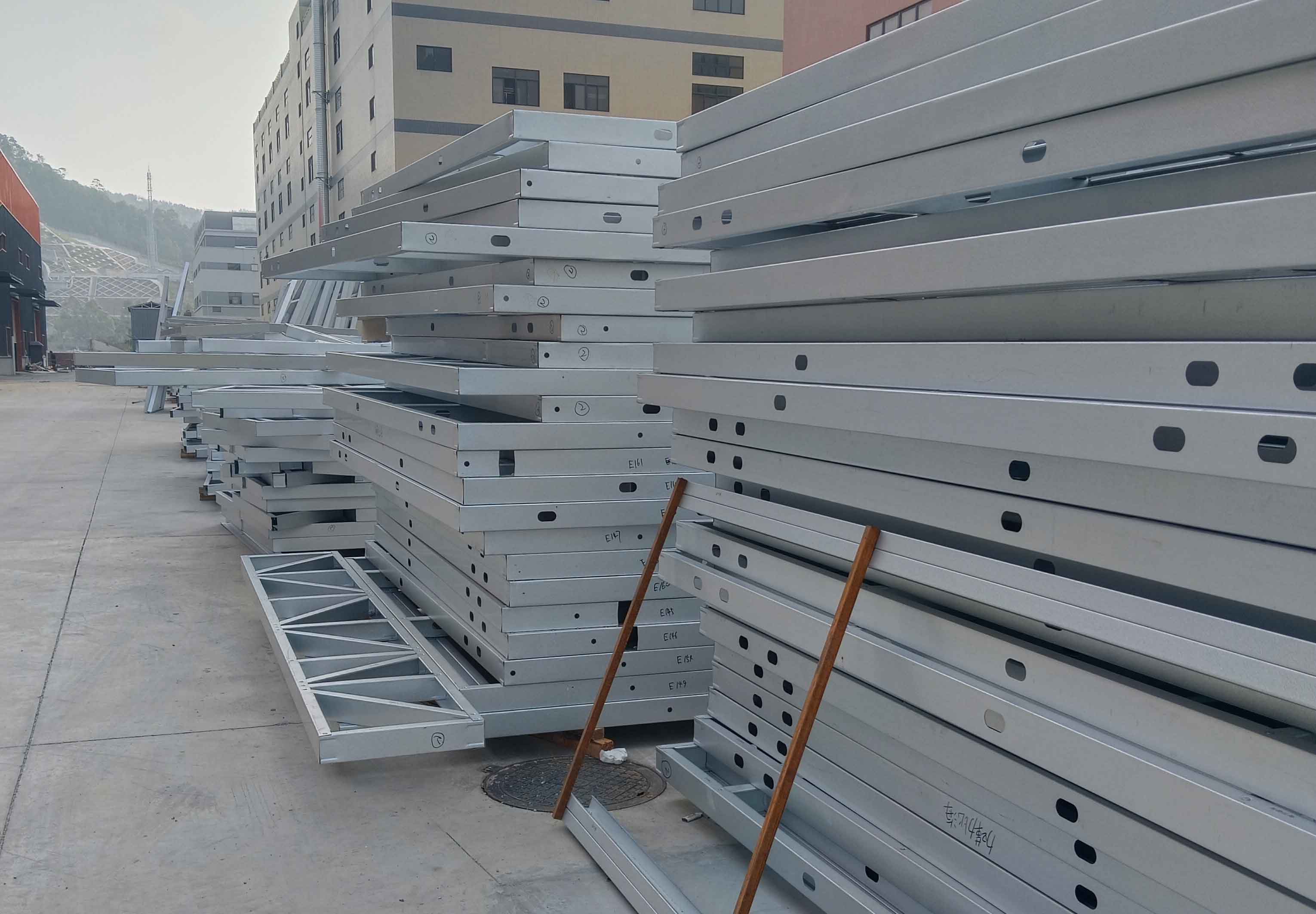 汉良睿婕：如何通过3D模拟确保轻钢别墅骨架的零误差加工？(图2)